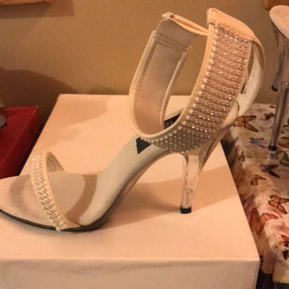 Size 7 off white 4 inch heels
